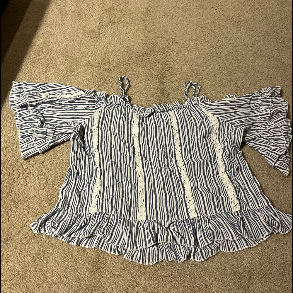 AMERICAN EAGLE OFF THE SHOULDER SHIRT